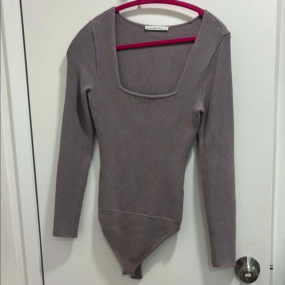 Abercrombie New Ribbed Long Sleeve Bodysuit (Dusty Mauve)